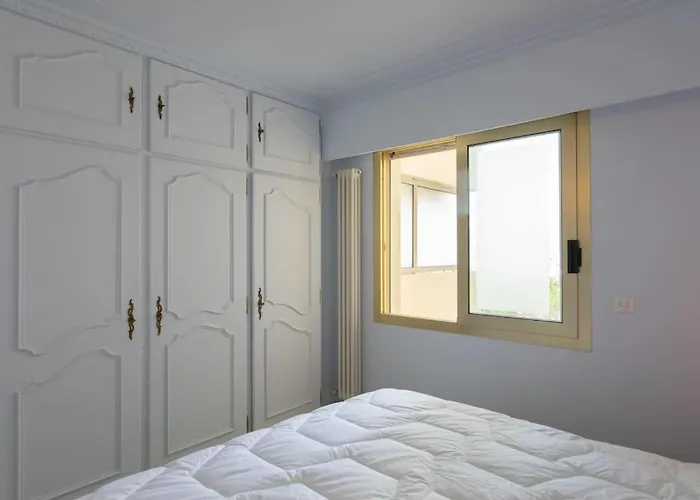 A2 - 1 Bdr Sea & Port View - Ac, Garage & Terrace