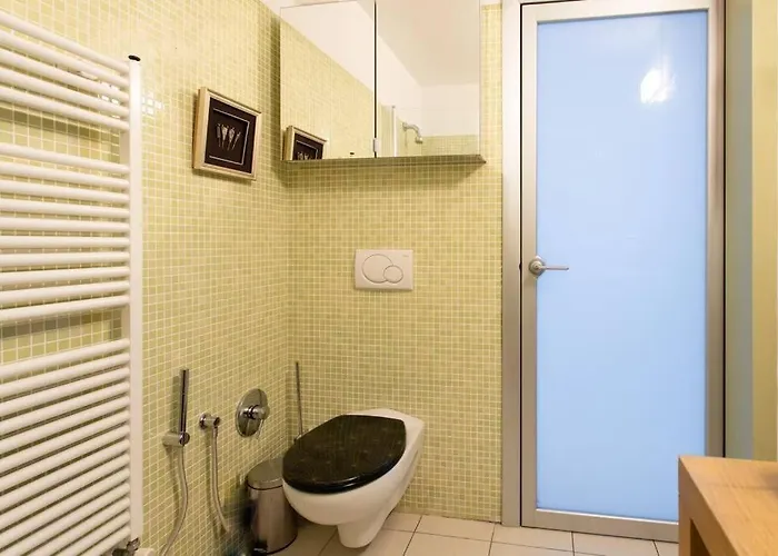 A2 - 1 Bdr Sea & Port View - Ac, Garage & Terrace *